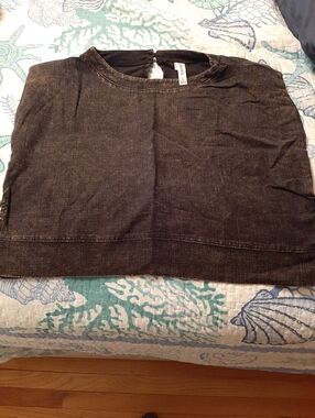 Zenana Outfitters Brown Textured Crop Top